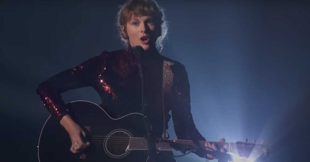 Why Fans Think Taylor Swift Paid Tribute to Travis Kelce’s Touchdown on Stage