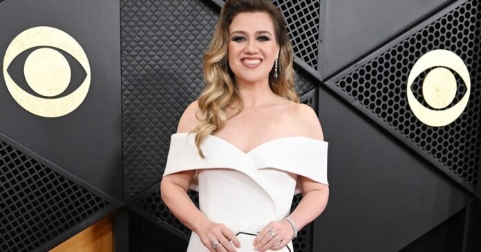 Kelly Clarkson: Future The Voice Coaches Were ‘Really Mean’ After American Idol Win