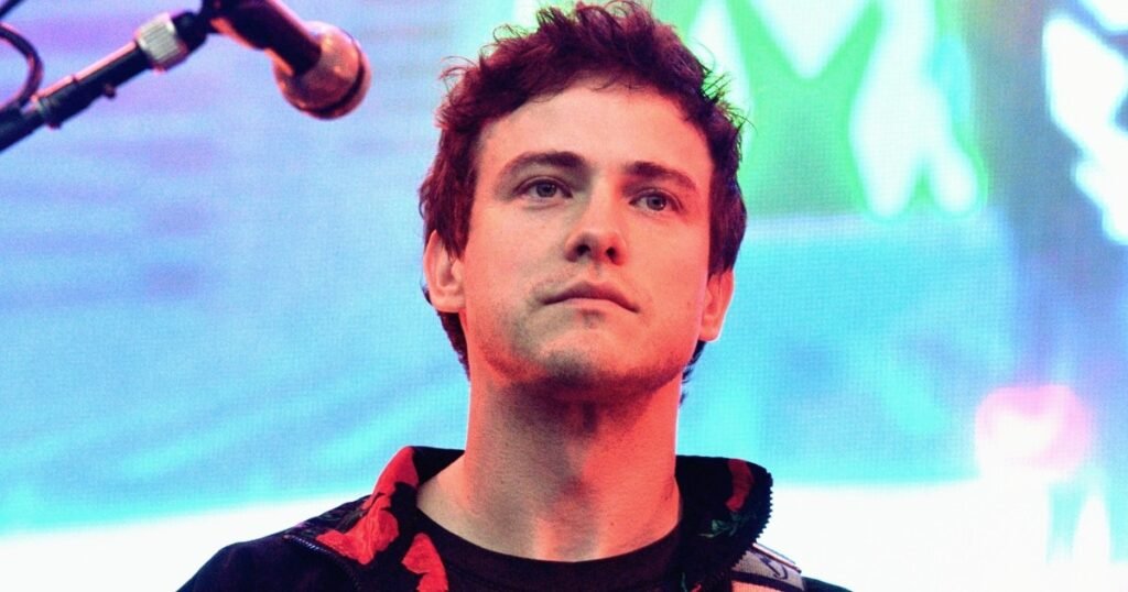Andrew VanWyngarden Net Worth 2025: How Much Money Does He Make?